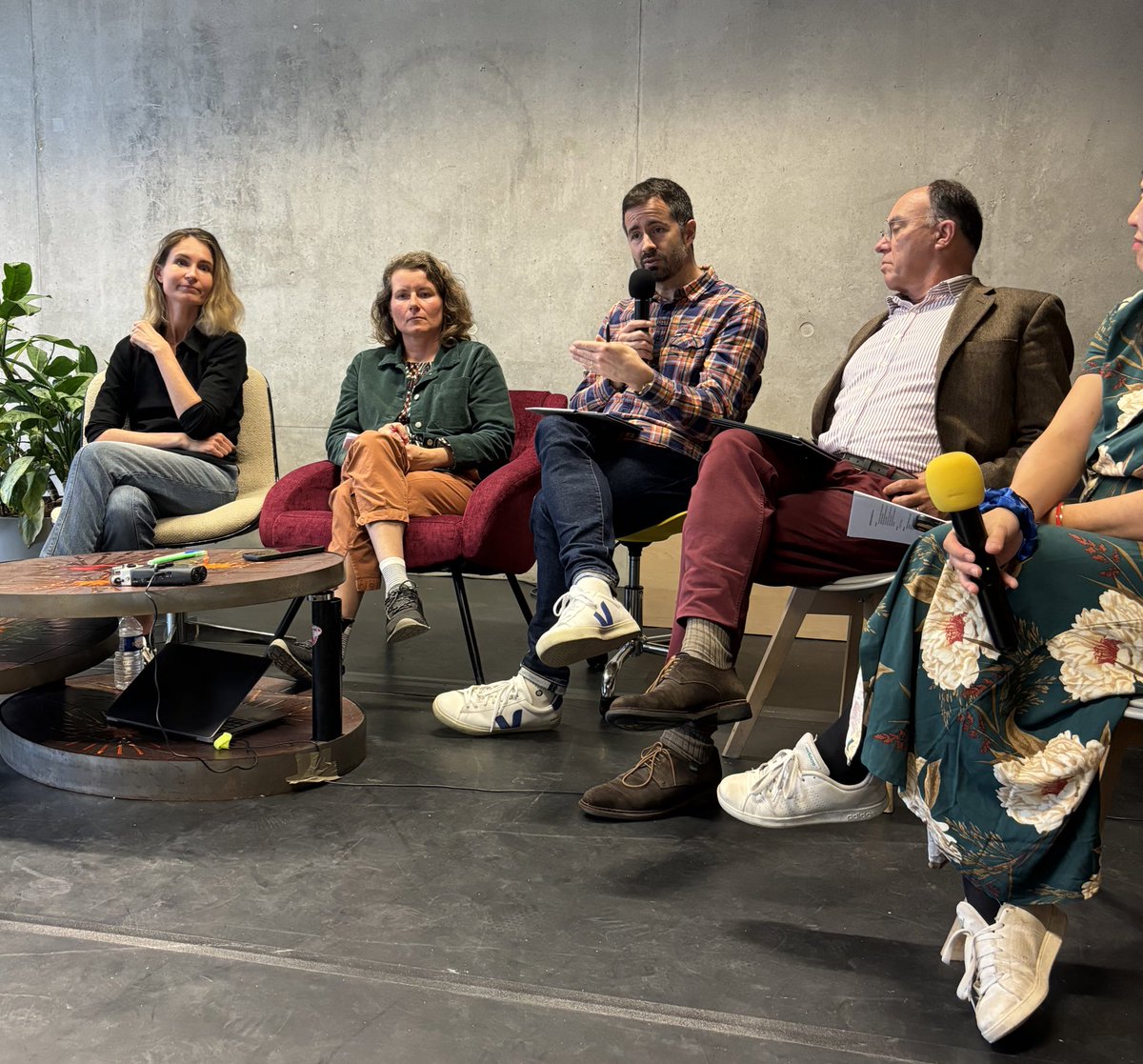 Iagora (@iagorafestival) on Twitter photo « La gen z est dans la désillusion du travail. L’engagement dans leur travail ne leur permet pas de recevoir pas ce qu’ils en attendent. » #YannFerguson <a href="/inria_paris/">Centre Inria de Paris</a> #IAgorafestival #Futureofwork « La gen z est dans la désillusion du travail. L’engagement dans leur travail ne leur permet pas de recevoir pas ce qu’ils en attendent. » #YannFerguson <a href="/inria_paris/">Centre Inria de Paris</a> #IAgorafestival #Futureofwork