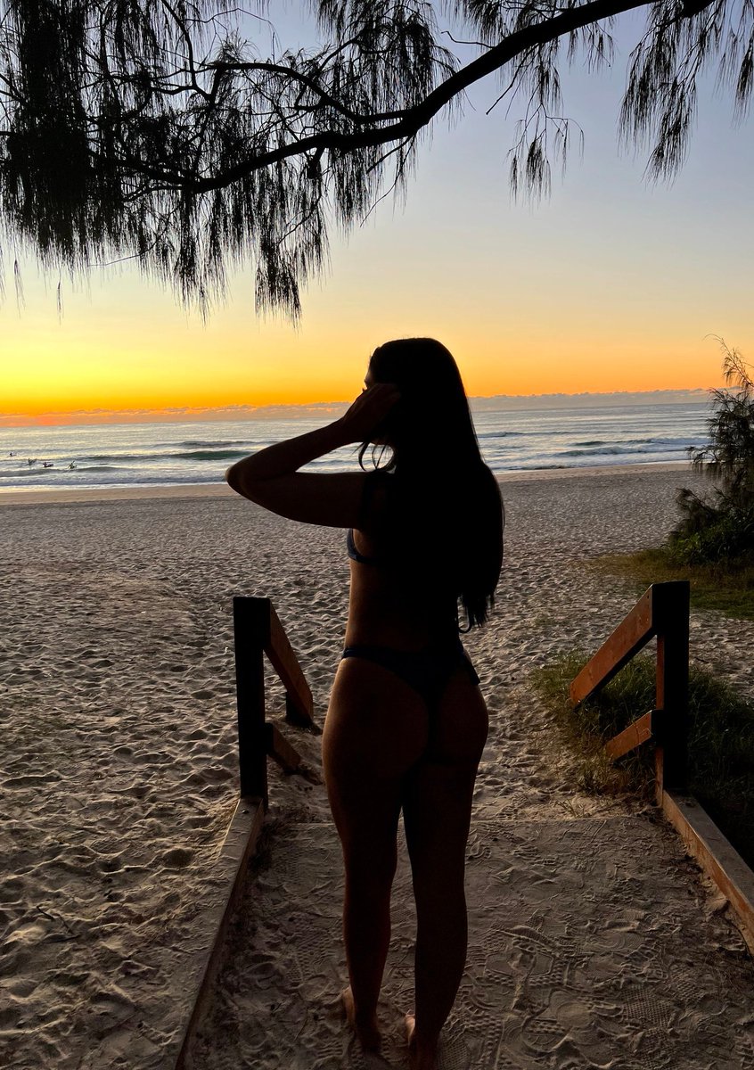 Sunsets are proof that endings can be beautiful 🌄