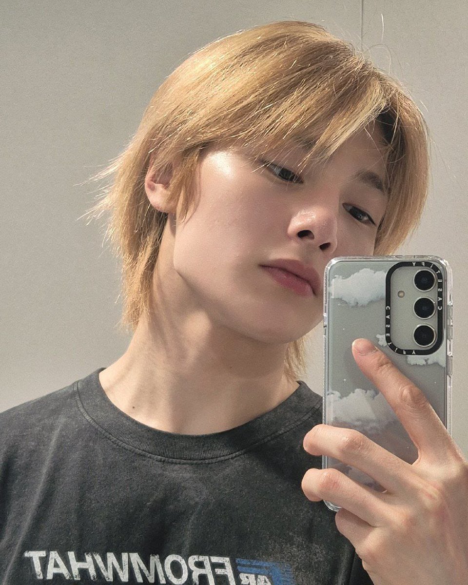 lyyawna's tweet photo. EU ACORDEI COM ESSAS FOTOS, CHOREI E SURTEI NO PV DA @aayinnie
#ApologizeToStrayKids
#I_N
#RespectI_N
#Jeongin
#WeAreAlwaysWithI_N
#アイエン
#아이엔 https://t.co/eoRs5DsPnU