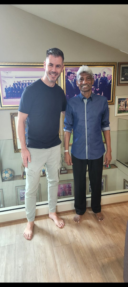 D_Bekking's tweet photo. Heroes come and go, but legends are forever. Pleasure to know you Datuk @RajagobalRg ⚽🇲🇾 https://t.co/x7xdR6bGUF
