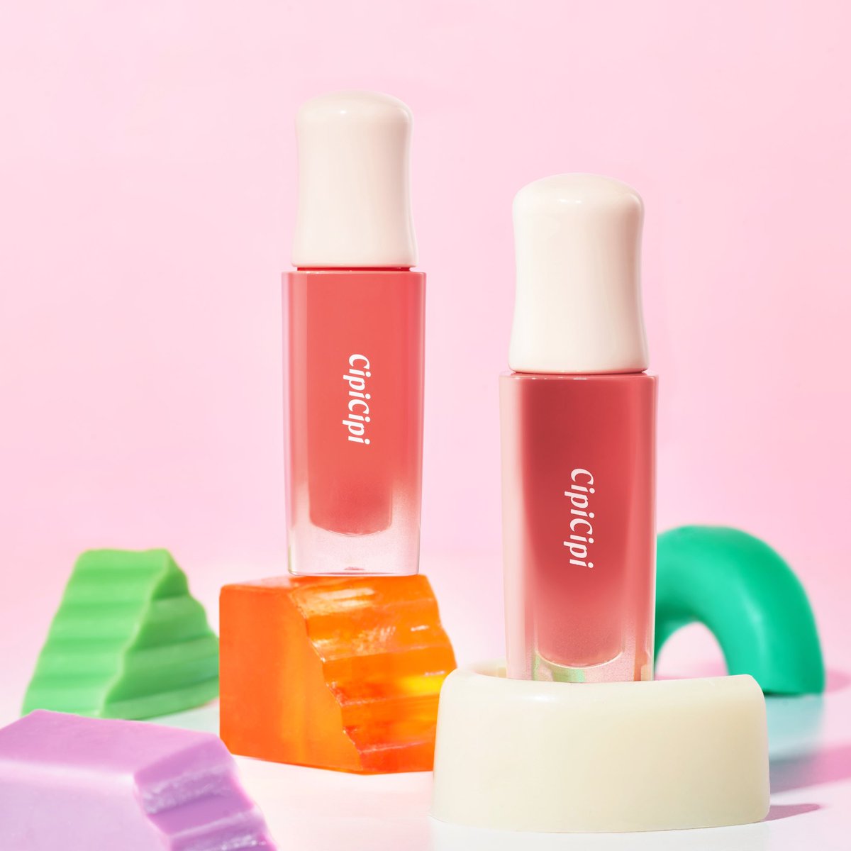 cipicipi_cosme's tweet photo. ₊˚ 𝑪𝒊𝒑𝒊𝑪𝒊𝒑𝒊 ⊹♡

＼＼本日発売 ／／
⟡ロフト⟡プラザ
⟡ハンズ⟡アットコスメストア⟡ shop in
⟡ 公式オンラインショップ

✦・┈┈┈┈┈┈┈┈┈┈┈┈┈ ・✦

𝑮𝒍𝒂𝒔𝒔 𝑷𝒍𝒖𝒎𝒑𝒆𝒓
¥1,320(𝒕𝒂𝒙 𝒊𝒏)

˚. ✦ ガラスのように輝く唇へ⋆✦

03 : ぶどうゼリー
04 : みかんゼリー

それぞれぶどうの香り、みかんの香りがついたグロスプランパー⋆⁺₊✧

✦・┈┈┈┈┈┈┈┈┈┈┈┈┈ ・✦

𝑫𝒆𝒘𝒚 𝑭𝒊𝒍𝒎 𝑻𝒊𝒏𝒕
¥1,320(𝒕𝒂𝒙 𝒊𝒏)

˚. ✦ 時間とともにツヤが溢れる⋆✦

09 : トロピカルオレンジ
じゅわっと果実感 フレッシュオレンジ

10 : チアフルピンク
はじけるかわいさ ピュアピンク

✦・┈┈┈┈┈┈┈┈┈┈┈┈┈ ・✦

これからの季節にぴったりの CipiCipiアイテム🤍

#cipicipi #シピシピ #デューイフィルムティント #ガラスプランパー