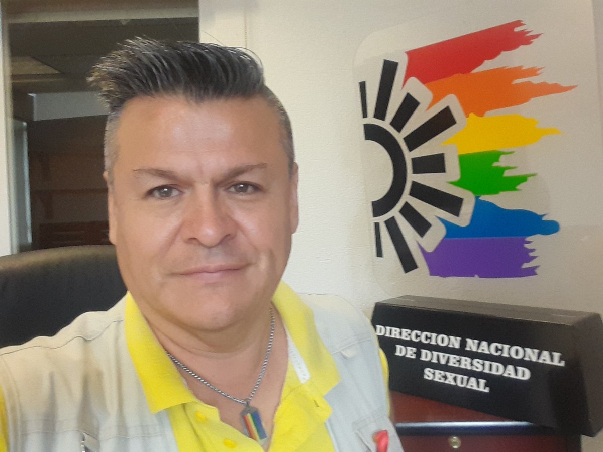 antoniomedina41's tweet photo. Hoy, 1o de junio, inicia el mes de la Diversidad Sexual. La lucha por el respeto a nuestros derechos iniciaron en junio de 1979. En 2024 celebraremos los logros pero también denunciaremos la discriminación, los crímenes de odio, la falta de leyes y políticas públicas. #OrgulloPRD https://t.co/qeOgQn14uk