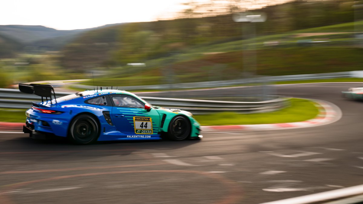 #24hNBR - The first 2 hours on a dried track are over. The current standings from the #Porsche #911GT3R customer teams' point of view: P4 – #MantheyEMA #911 P5 - @herberthmotors1 #5 P9 - @FalkenTyres #44 P13 - #FalkenTyres #33 P14 - #LionSpeed #24 P18 - #DinamicGT #54