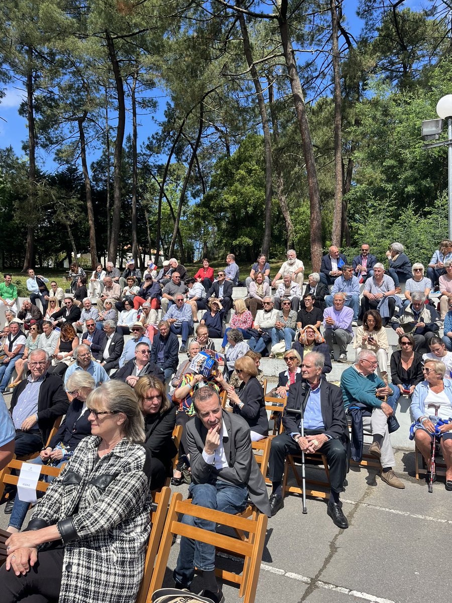 max_brisson's tweet photo. Aujourd’hui à Anglet au campus des #LR64, nous étions plus de 300. Il y avait de la force et de la conviction et un François-Xavier Bellamy exceptionnel, portant un discours de haute volée sur la liberté, l’Europe et la France. Et  avec naturel déclamant Cyrano, ici à Anglet la gasconne au Pays-Basque.