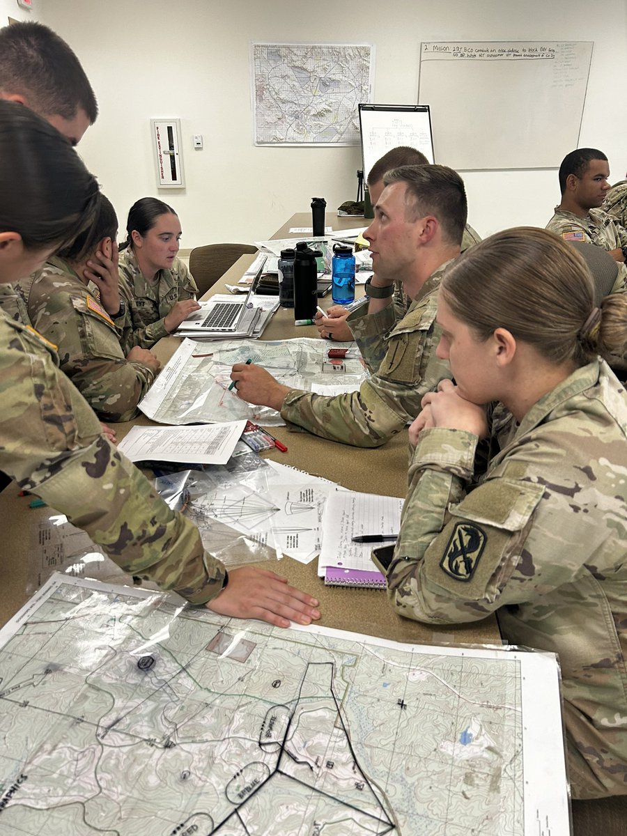 USArmySLC's tweet image. Class 24-007 leads the charge. This week students received institutional training on SBCT Sustainment, Training Management, SBCT Weapons Introduction, DIDEA and continued education on Tactics / Employment. 
-We Lead the Way- 
#Truthandcourage  #BraveRifles #alwaysready