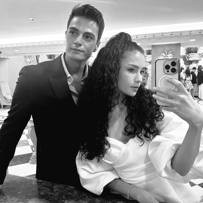 #MelisMinkari, #RecepUsta

#AyBer #Kardeşlerim