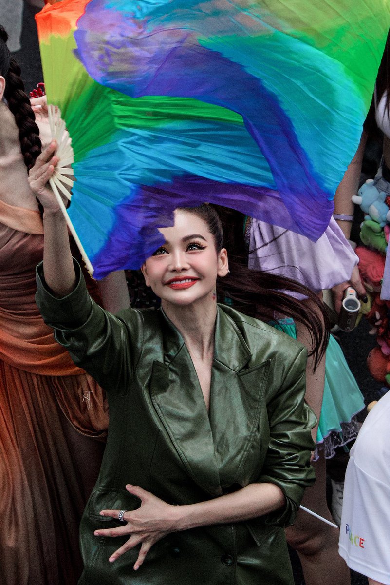 EWaraha's tweet photo. ENGFA WARAHA  🌈🥳🎉🤍
#BangkokPride2024 https://t.co/lShcqNNppJ