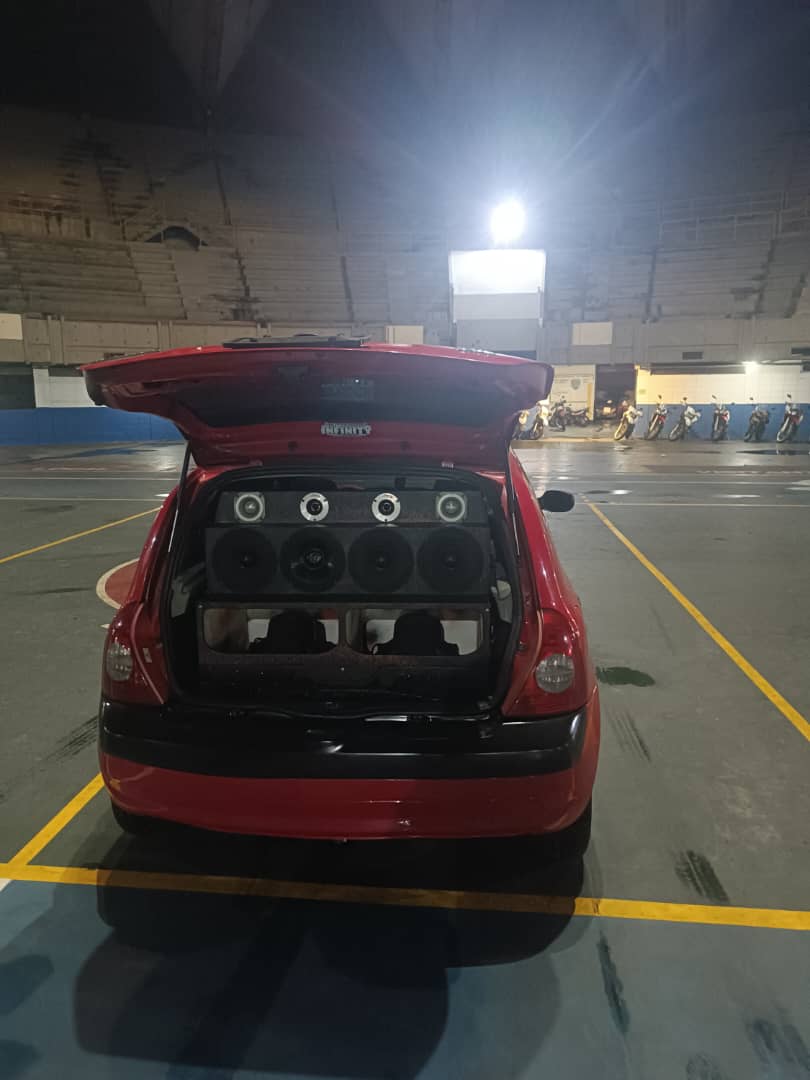 #01Junio | Atendido el llamado de residentes de la Urb. La Urbina y sector popular Barrio 05 de julio se procedió a trasladar a nuestra sede un vehículo con música a altos decíbeles que atentaba contra la paz y tranquilidad de los habitantes de ambos sectores.
#ServiryProtegerPMS