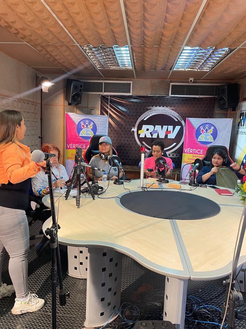 RNVinformativa's tweet photo. El equipo de RNV trabajando activamente en el #RadiotoM24hrs 

#PuebloEnLasRedes https://t.co/zZMq1d7lme