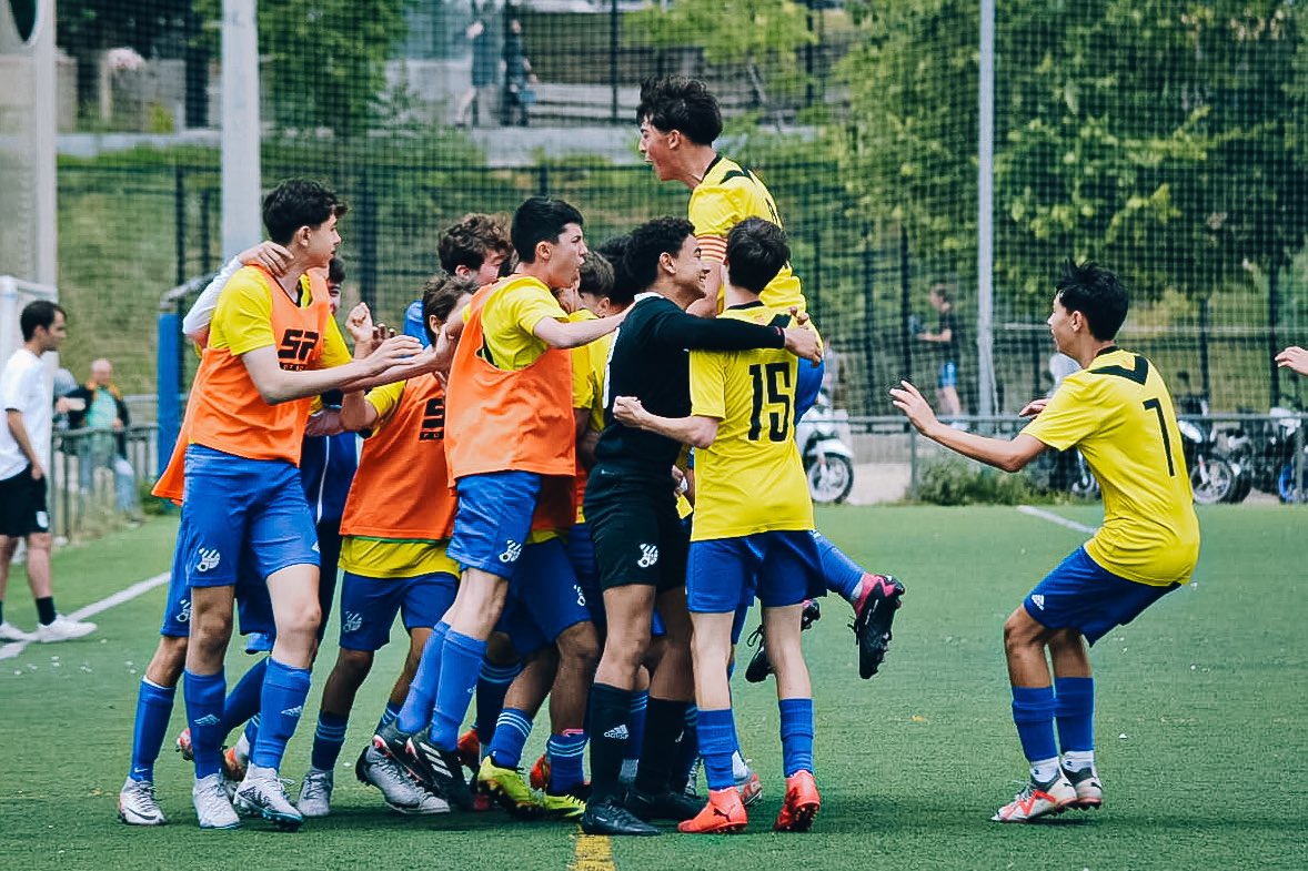 CEEuropa's tweet photo. 𝐂𝐀𝐌𝐏𝐈𝐎𝐍𝐒! 🏆

Racing Sarrià 0 - Europa 1 ⚽️

El Cadet D fa els deures i aconsegueix el campionat i l’ascens a 1a!

💪🏻 ENHORABONA EQUIP!

📸 Jordi Batuecas

#futbolcat #ViladeGràcia #SagradaFamília https://t.co/S3M5HLQbLd