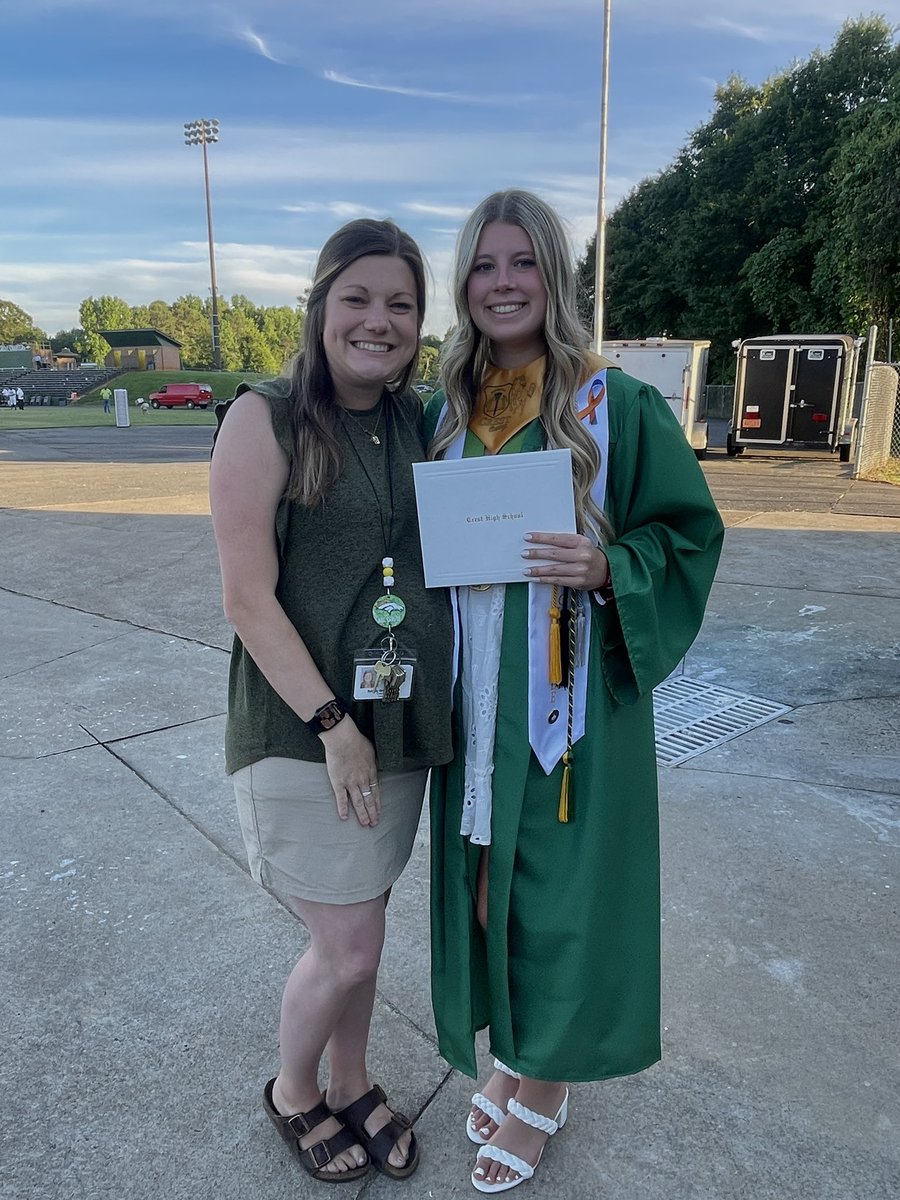 tenleybostwick's tweet photo. officially a CHS alumni! so grateful for the memories, friendships, and supporters this school has given me! time to open the next chapter! 🤍
@BostwickKandy @john_bostwick75 @WomenCrest https://t.co/tnMsxR6mfq