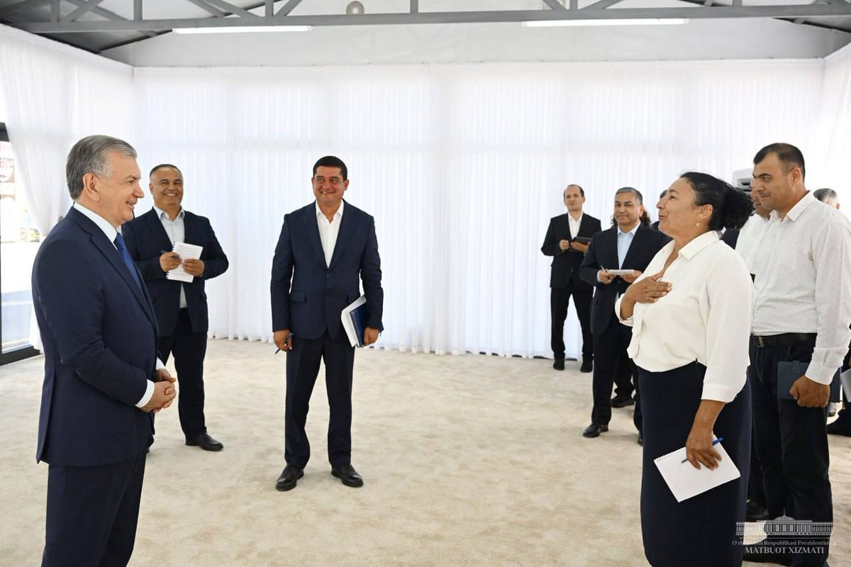 president_uz's tweet photo. President Shavkat #Mirziyoyev visited the newly constructed "Yangi Uzbekiston" residential area in the #Karakul district.
The region is swiftly advancing, noted by the construction of a dozen multi-story residential buildings, a school, a preschool, and a healthcare facility.
During his visit, he spoke with local community leaders about the critical need to promote social unity, focus on educational progress, and enhance the quality of public services. He further highlighted the significance of creating new job opportunities and improving the standards of living in the area.