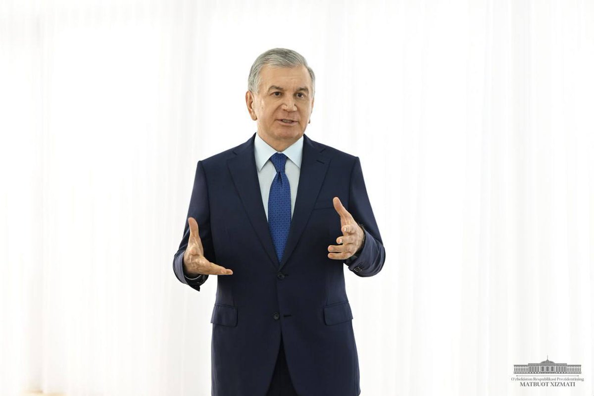 president_uz's tweet photo. President Shavkat #Mirziyoyev visited the newly constructed "Yangi Uzbekiston" residential area in the #Karakul district.
The region is swiftly advancing, noted by the construction of a dozen multi-story residential buildings, a school, a preschool, and a healthcare facility.
During his visit, he spoke with local community leaders about the critical need to promote social unity, focus on educational progress, and enhance the quality of public services. He further highlighted the significance of creating new job opportunities and improving the standards of living in the area.