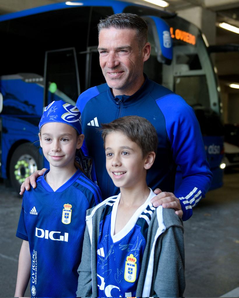 RealOviedo's tweet photo. 🍽️  Comida en @SilkenMNaranco realizada ✅️

🔛 Ahora ponemos rumbo a Eibar con @Alsa_autobuses 🚌

#RealOviedo 🔵⚪ https://t.co/Gfsb742PTs