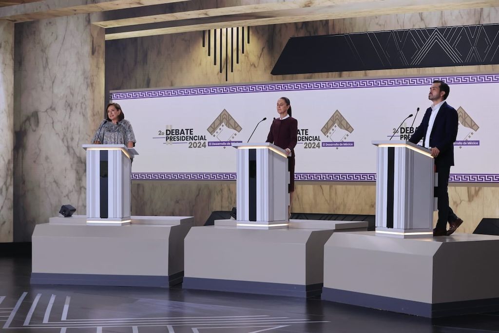 CarbonBrief's tweet photo. Mexican citizens will go to the polls tomorrow (2 June) to elect new leaders.

What do the manifestos of the leading candidates say on energy and climate change?

Read here ➡️ https://t.co/fo0izrztBk 

This article is also available in Spanish: https://t.co/MUk5YwLOMA https://t.co/ebzeoijDpf