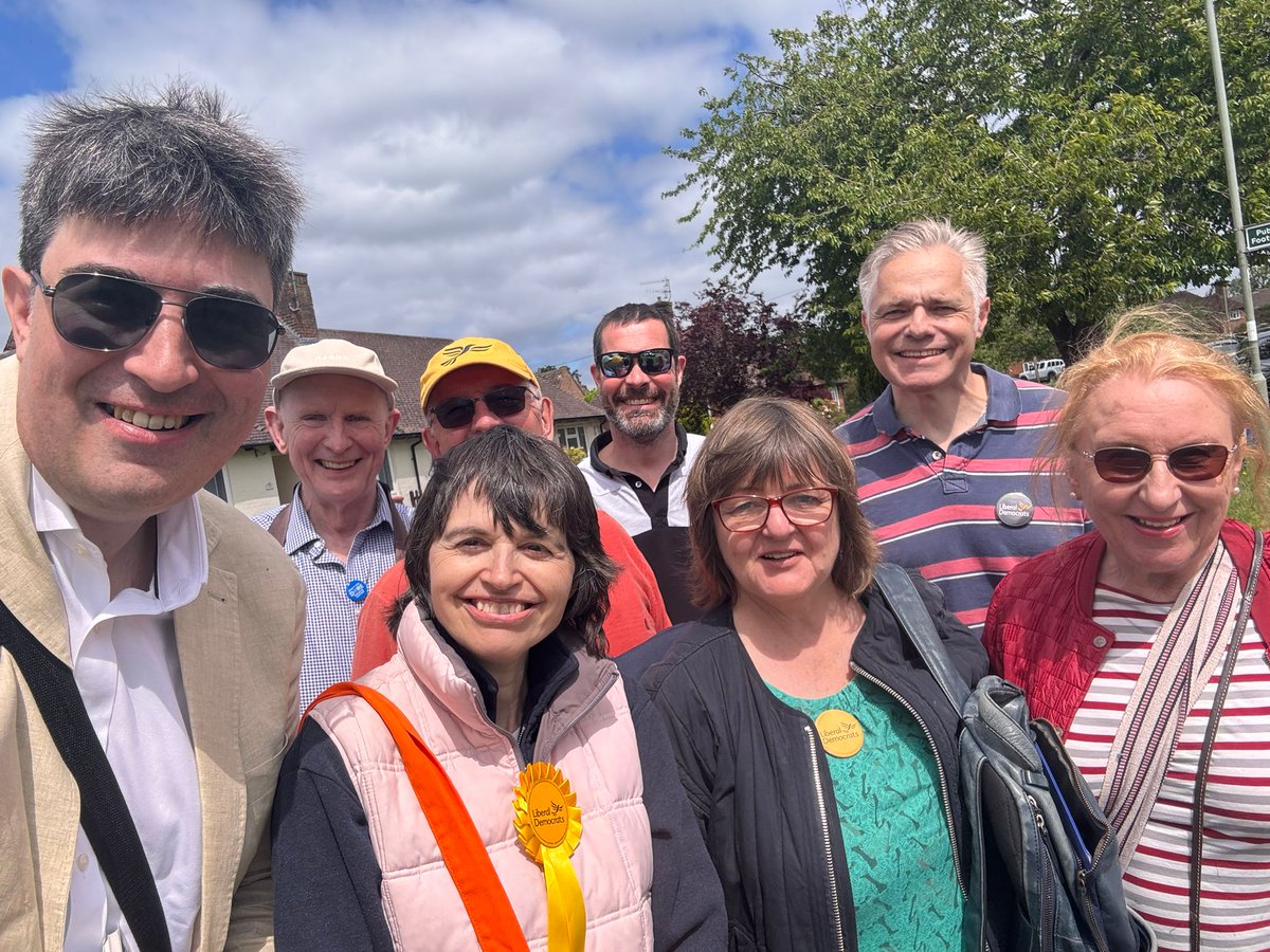 Wonderful to be out &amp; about in beautiful #Cranleigh today 🔶

Residents continue to tell us they are fed up with the Tory govt &amp; look forward to the chance to vote for change 🗳️

Labour cannot win here! Only Lib Dem 🔶 <a href="/PaulDFollows/">Cllr. Paul David Follows 🔶</a> can beat the Conservatives in #GodalmingandAsh