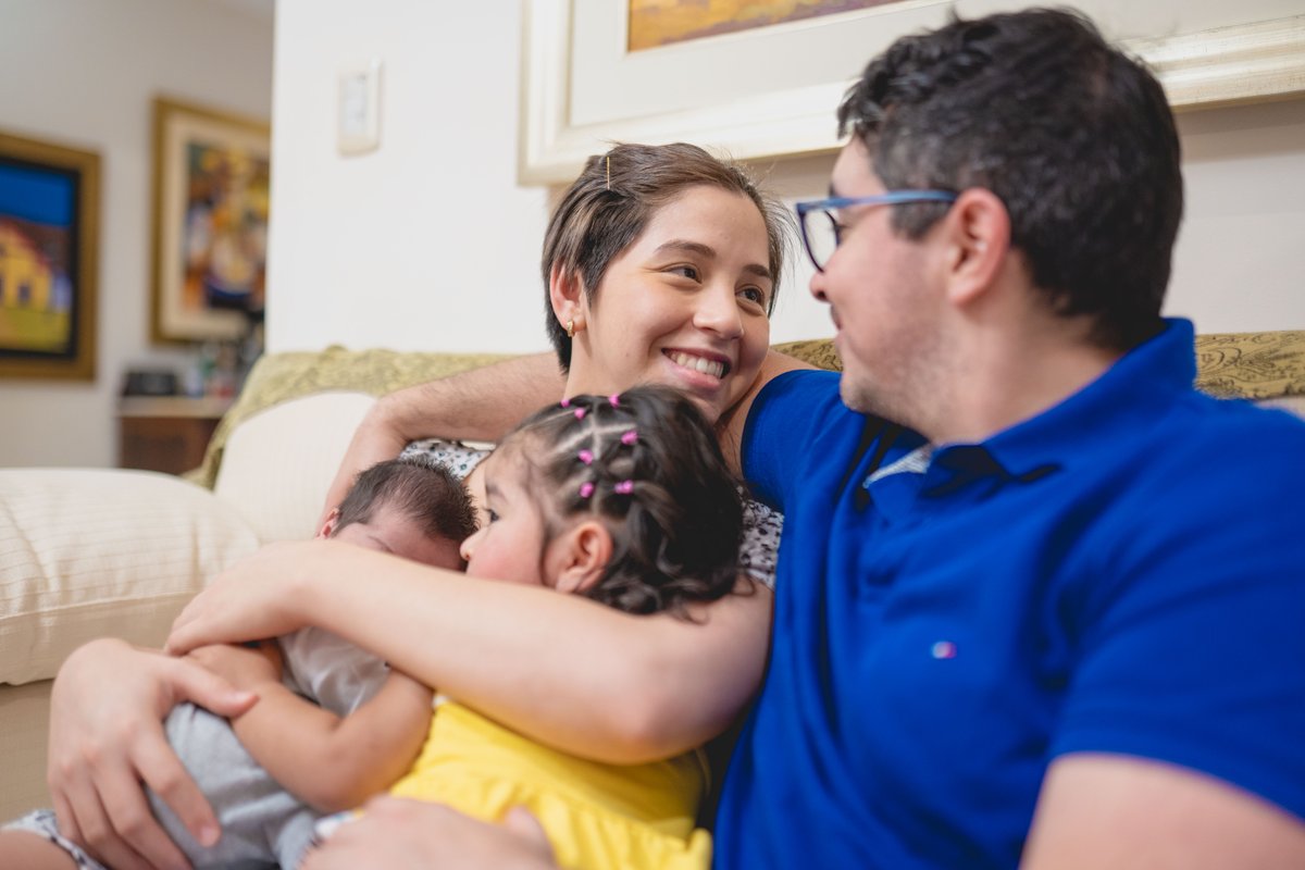 🧡 Amor 😊 Felicidad 🫂 Comprensión Los niños y las niñas deben crecer en un ambiente familiar saludable. En el Día Mundial de las Madres y los Padres, rendimos homenaje a su dedicación y gran labor. ¡Gracias!