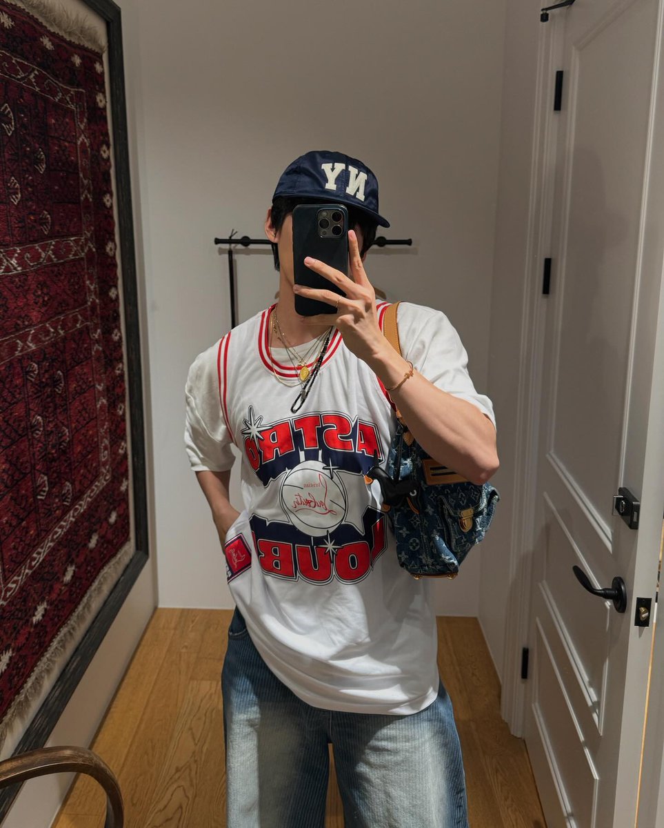 BYL93SK's tweet photo. .        ›  #𝖻𝗒𝗅𝗀𝗋𝖺𝗆 • @𝐤𝐰𝐚𝐧𝐧𝐢𝐞 𝙣𝙚𝙬 𝙥𝙤𝙨𝙩 !    

Um dump do passeio de hoje. Não são nem 11 horas e eu já estou cansadinho. https://t.co/EPOMAkoj1k