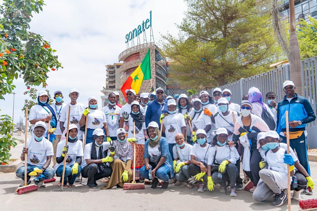 ODCSenegal's tweet photo. Une journée riche en actions et en apprentissages ! 
Les apprenants de @AcademySonatel  se sont mobilisés pour la journée #SetSetal aux abords de la cité Keur Gorgui, organisée par le @GroupeSonatel . 🌍
#AndDefarSunuGox
#AarLilaWer
#AmalNjariñAskanWi https://t.co/M7RghVfS4R