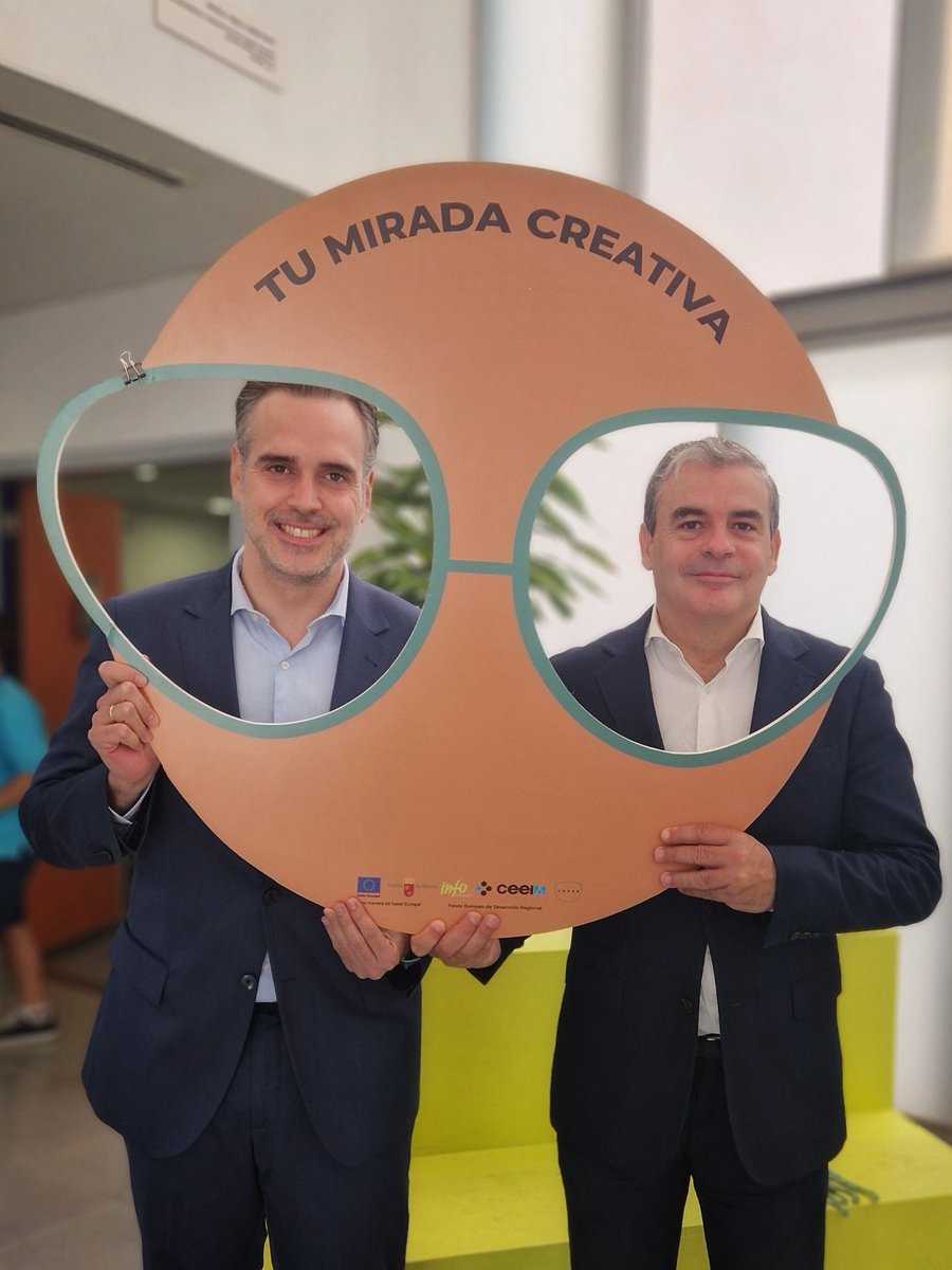 pepe_meseguer's tweet photo. Varios componentes de CaixaBank hemos asistido al concurso 'Tu mirada creativa', una increíble iniciativa impulsada por CEEIM y Luper que fomenta el espíritu creativo y emprendedor desde temprana edad.

#Creatividad #ResponsabilidadSocial #CEEIM #Luper #RegiónDeMurcia #CaixaBank https://t.co/ZFLl9NRAy5