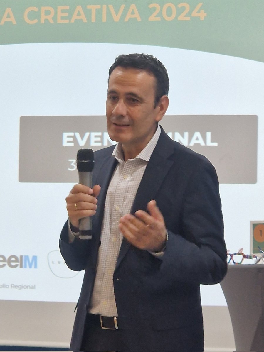 pepe_meseguer's tweet photo. Varios componentes de CaixaBank hemos asistido al concurso 'Tu mirada creativa', una increíble iniciativa impulsada por CEEIM y Luper que fomenta el espíritu creativo y emprendedor desde temprana edad.

#Creatividad #ResponsabilidadSocial #CEEIM #Luper #RegiónDeMurcia #CaixaBank https://t.co/ZFLl9NRAy5
