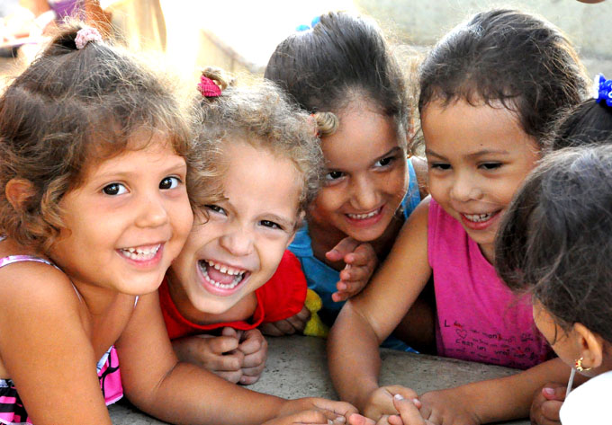 🇨🇺 En este Día Internacional de la Infancia, en #Cuba celebramos la vida, la esperanza y el futuro de nuestros niños.

Proteger la alegría, el bienestar y la #Salud de nuestros pequeños es prioridad para el <a href="/MINSAPCuba/">Ministerio de Salud Pública de Cuba</a> en esta y todas las jornadas.