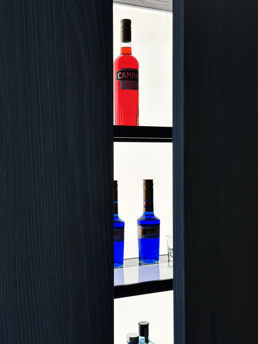 Transform your evenings with a touch of elegance. 

At Galerie Design, our bespoke home bars are crafted to reflect your unique taste and elevate your living space. Discover the art of sophisticated living.