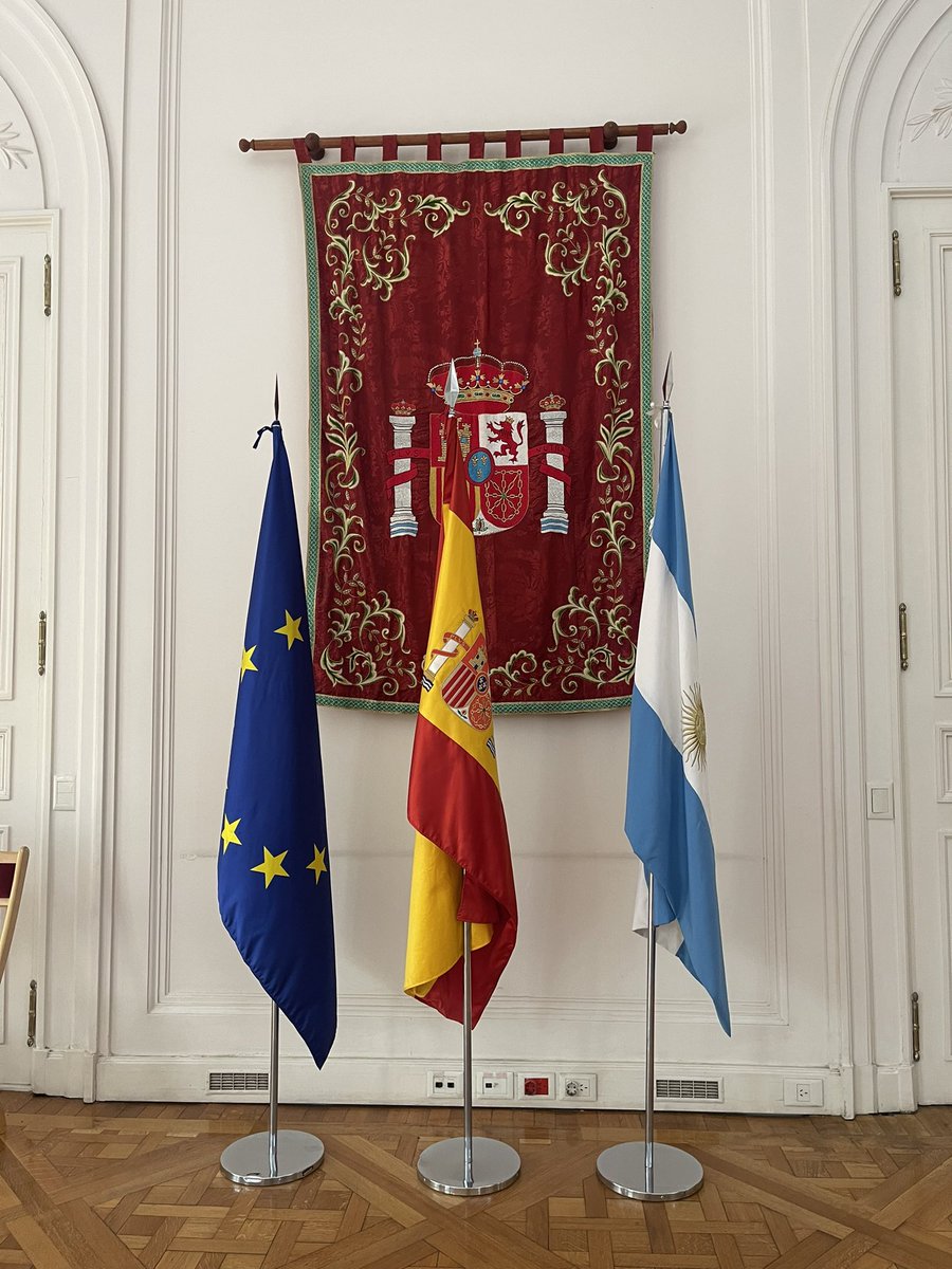 CGEspBuenosAires (@cgespbsaires) on Twitter photo #EleccionesEuropeas #9J Nuestros ciudadanos ya están votando 🗳️ Puede hacerlo en <a href="/EmbEspArgentina/">Embajada de España en Argentina</a> (Av. P.J. Figueroa Alcorta 3102) de 10a19h, y hasta el jueves 6 incluido. Tenemos todos los materiales para que vote, incluidas las boletas.
🇦🇷🤝🇪🇸🇪🇺 <a href="/MAECgob/">Ministerio de Asuntos Exteriores, UE y Cooperación</a> <a href="/crebuenosaires/">CRE Buenos Aires</a> #EleccionesEuropeas #9J Nuestros ciudadanos ya están votando 🗳️ Puede hacerlo en <a href="/EmbEspArgentina/">Embajada de España en Argentina</a> (Av. P.J. Figueroa Alcorta 3102) de 10a19h, y hasta el jueves 6 incluido. Tenemos todos los materiales para que vote, incluidas las boletas.
🇦🇷🤝🇪🇸🇪🇺 <a href="/MAECgob/">Ministerio de Asuntos Exteriores, UE y Cooperación</a> <a href="/crebuenosaires/">CRE Buenos Aires</a>