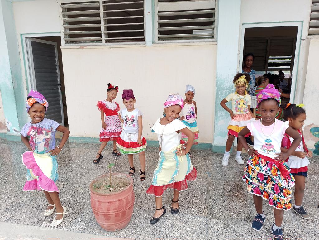 AmiguitosSa's tweet photo. Muchas felicidades para todos los niños del mundo en el día internacional de la infancia.
¡FELICIDADES!
#SiempreSantiago
#LaPrimeraInfanciaImporta
#DmeSantiagodeCuba
@Raúlsamón
@NelvisColas
@Sureysifrometa
@AmiguitosSa 
@LimontaReyes
@MagañaRosillo
@Niurdisreyes https://t.co/kJY5cDxBYn