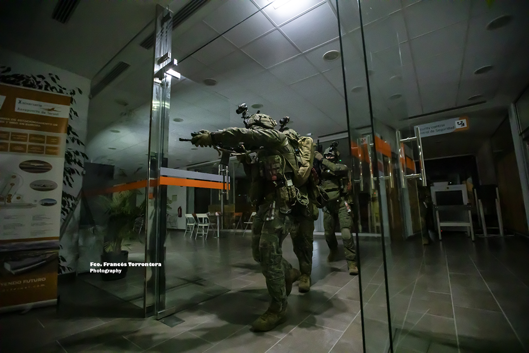 FFTorrontera's tweet photo. La colaboración cívico-militar entre la #EMMOE_ET de #Jaca y el @aeropuerteruel,es una excelente fórmula que mejora la calidad de la formación de perfeccionamiento que se imparte en la Escuela dependiente del @MADOC_ET 
@EjercitoTierra @FUTER_ET @SpainNATO @NATO @DefensaPtrmonio https://t.co/5dMQzoRNxm