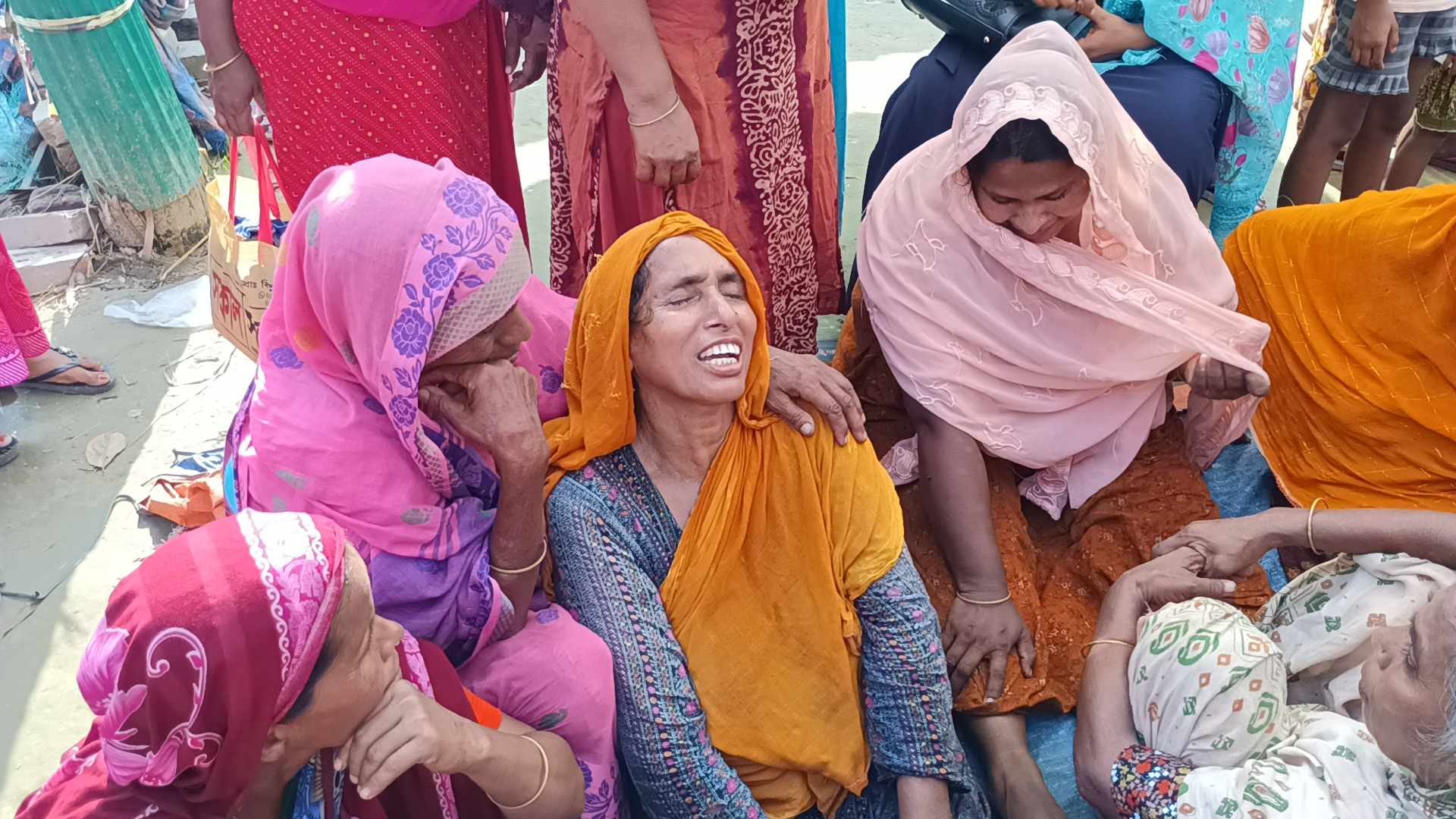 কালিয়াকৈরে পুকুরে গোসল করতে নেমে দুই শিশুর মৃত্যু