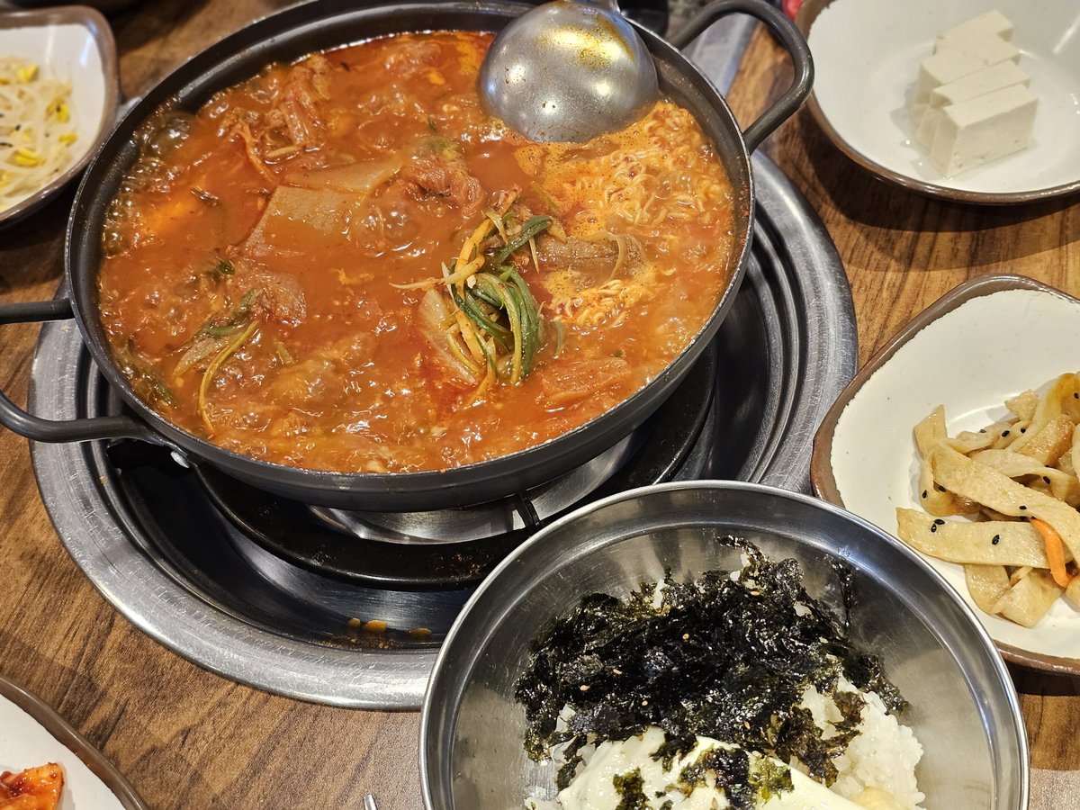 ❣️옛촌매운갈비찜

오늘도 행복하다!!

#악당들은_잘먹고_잘살아
#정수야_이곳은_청정수의_지역이야
#승민아_이거_바크콜만큼_달아
#주연아_여기주연나맛있어
#괜준한데_내가먹어서없앴어