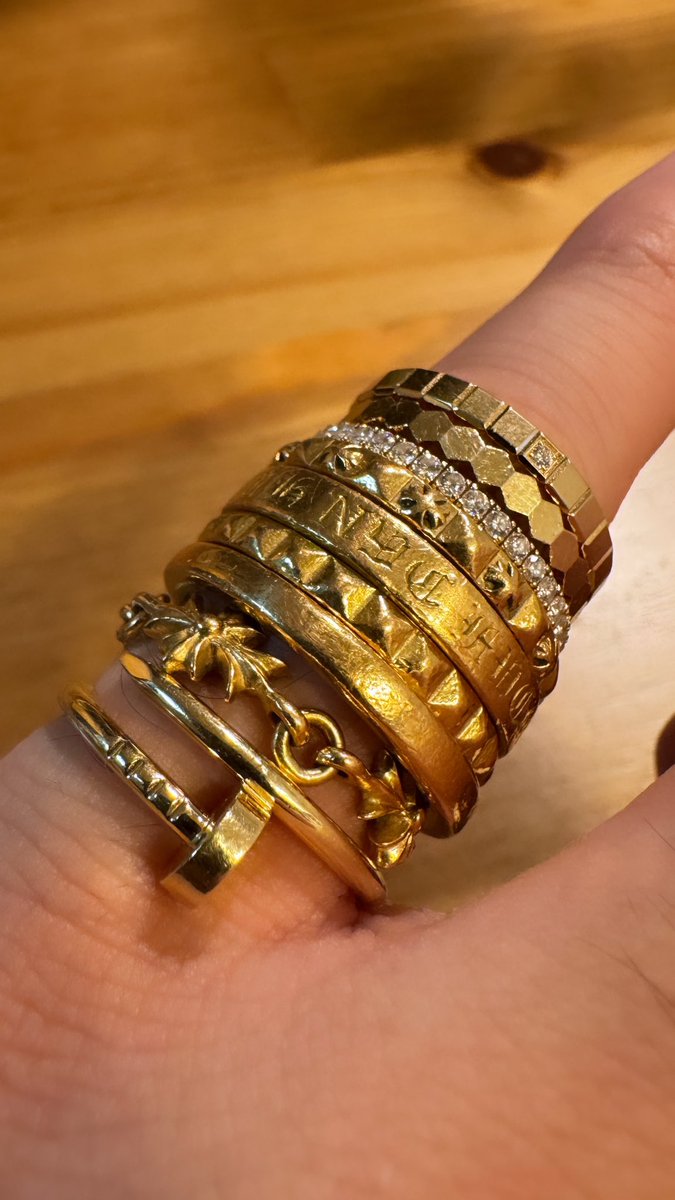 今1番小指につけてるゴールドの数日本一多い自信ある。🙃

Cartier, 5 Chrome Hearts, Cartier with diamonds, CHAUMET, CHOPARD✨