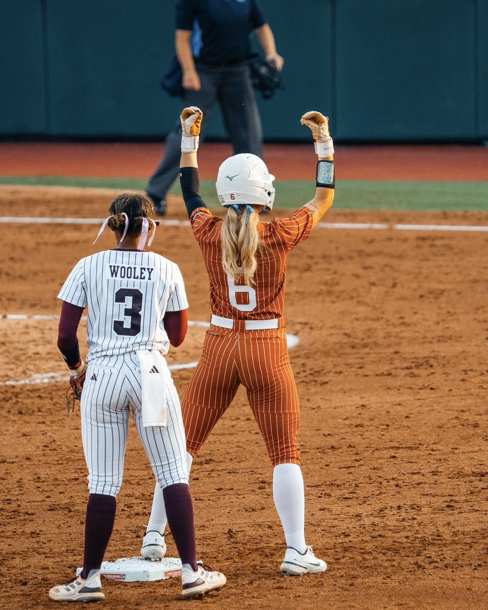 happy birthday <a href="/b3lladayton/">B</a> 🫶🤘

#HookEm