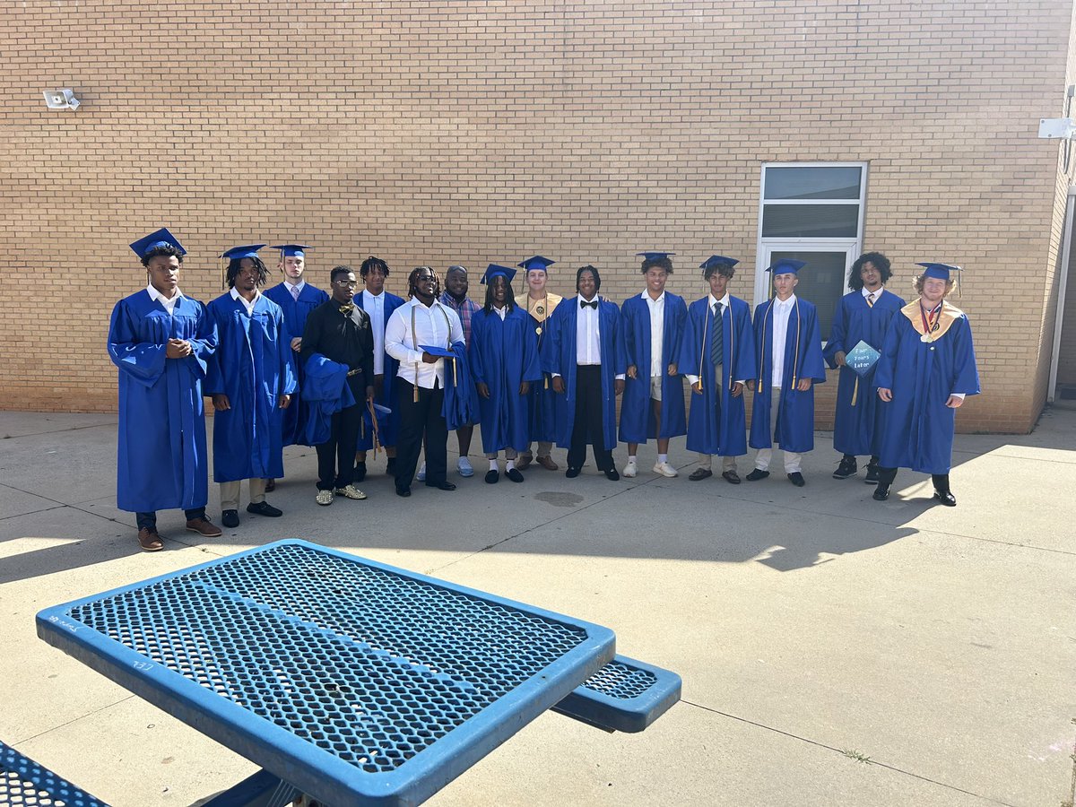 BoulwareLeon's tweet photo. Had to come see my guys one last time before they walked the stage. So much poured into this group and they know I’ll always have their backs! #WinLife #Family https://t.co/f6epjVzFMS