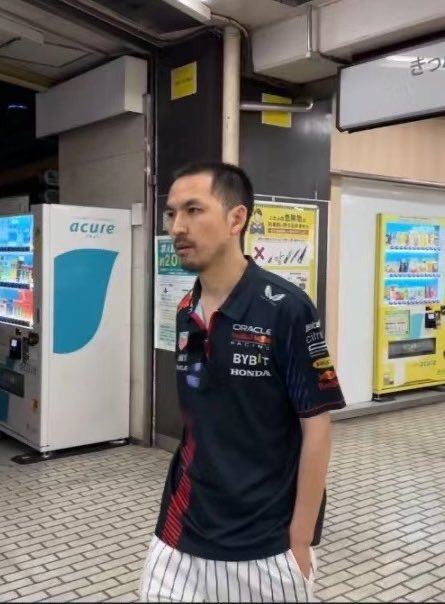 nihonpatriot's tweet photo. 靖国神社へ放尿してトイレと落書きした中国人
铁头(鉄頭)本名「董光明」最低なやつ https://t.co/kTFaFDZVnD