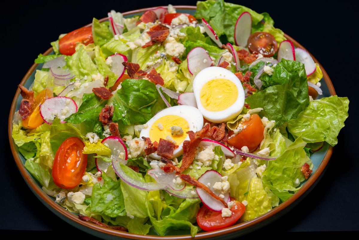 FoodieHallNJ's tweet photo. Summer is salad season!🥗 Check out our delicious and nutritious salads like our Cobb, Garden Guac, Greek, and Caesar! 

Visit our website for more options: 
https://t.co/UWMJWPiIDY https://t.co/z5cyHsCARe