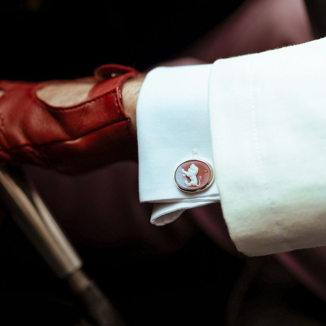 Attend @savilerowconcours with Andrea Gabrielli wearing our stunning zodiac Leo Cufflinks 🦁

Isn't it such a fantastic event offering spectacular cars and Savile Row's tailors’ displays!