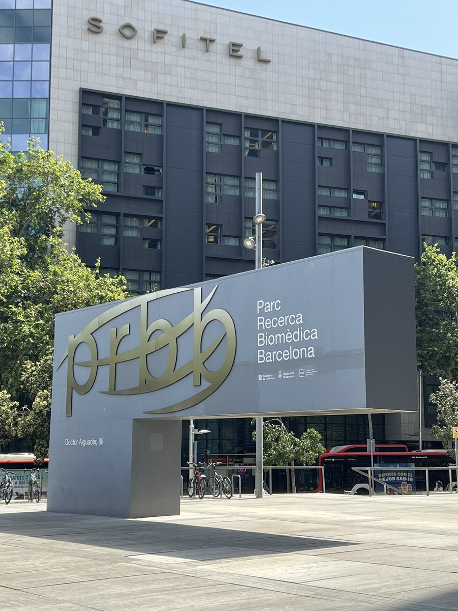 LBalsevicius's tweet image. ☀️This week I participated in the Innovations in Single Cell Omics conference in Barcelona 

🧬 It was a super cool event - plenty of amazing presentations, met many smart and talented researchers! On top of that, even had a chance to present my own PhD project from @cssdenmark