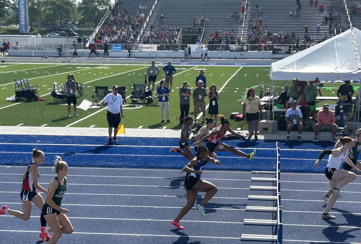 Ella Rucker finishes THIRD in the 100 hurdles! Way to go Ella! Phenomenal season and career! #Proud