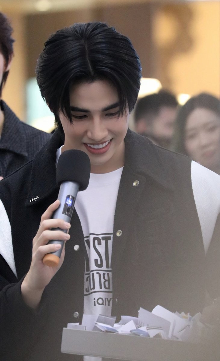ภูมินางเป็นคนน่ารักนะ มองมุมไหนก็หล่อ พูดเก่ง อารมณ์​ดี เป็นตลกที่เล่นซีรี่ส์ได้นิดหน่อย 🤣

BEGIN AGAIN 

#MyStandinEP6
#MyStandin #ตัวนายตัวแทน 
#poompps <a href="/poompps1/">poompps</a>
