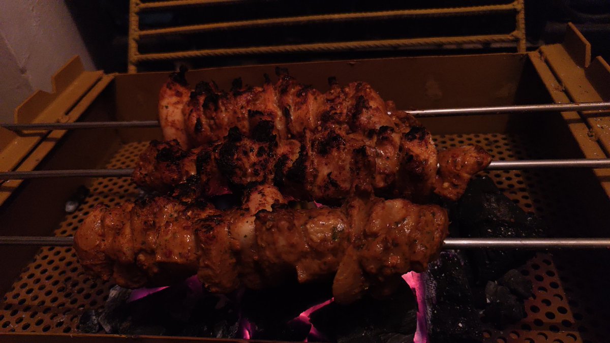 Cinema_Vamsha's tweet image. All set for weekend 🔥
Ee challi malle li BENKI akond kalmi thinodrali iro Maja ne Bere
#MiddleClassLife