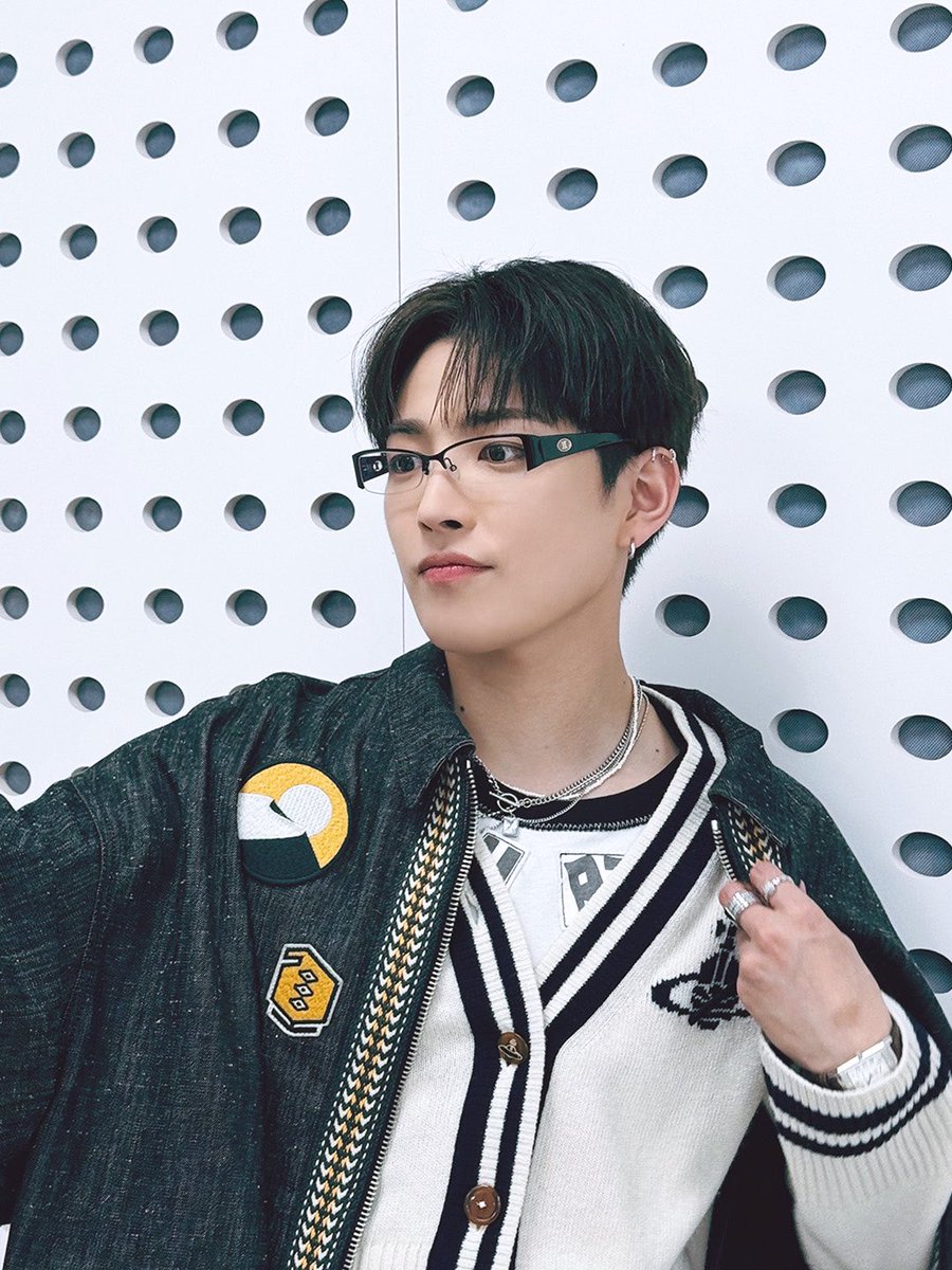 ATEEZofficial's tweet photo. [📷] KBS Kpop #아이엠온더비트 Behind Photo

#HONGJOONG ON THE BEAT🔥
홍중이를 감싸고 있는 음악 세상을
다채롭게 보여줄 수 있었던 시간✨

#ATEEZ #에이티즈 #홍중
#GOLDENHOUR #GOLDENHOUR_Part1 #WORK https://t.co/jKzsIRehO8