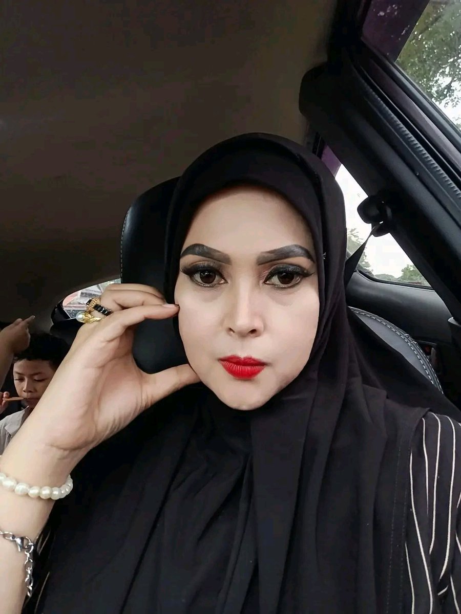 niluh_real's tweet photo. aku masih cantik gak https://t.co/GaMg5WvHlV