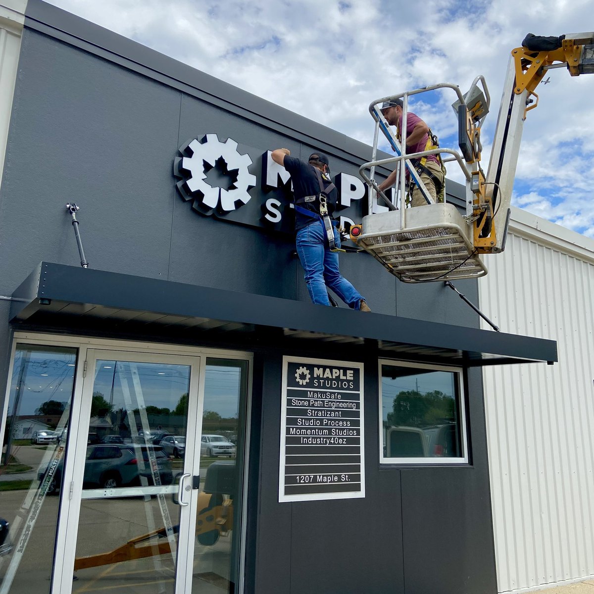 MapleStudiosDSM's tweet image. 📰A look back on building Maple Studios 2.0 --&amp;gt; maplestudios.com/news
Did you know Maple Studios started as a single conference room eight years ago? In eight years time we&apos;ve grown several more times into the 11,000-square-foot startup studio you see today!