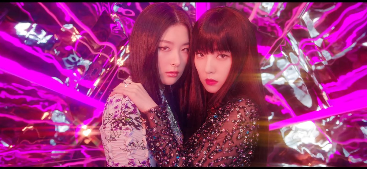 KSEULGILOOKS's tweet photo. #슬기 #SEULGI https://t.co/zSn6k5x54r