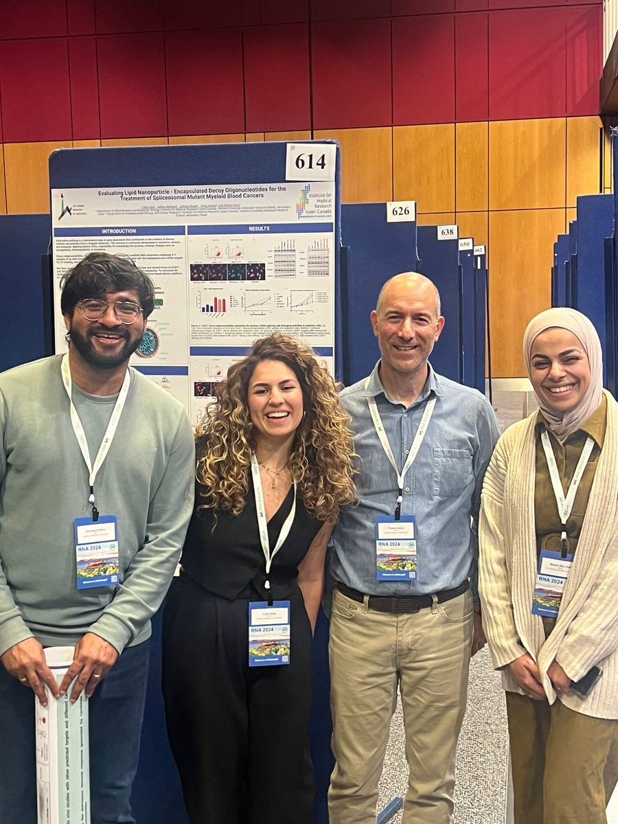 Presenting at the RNA society meeting at Edinburgh UK 
מציגים את המדע שלנו בכינוס השנתי של אגודת הרנ"א העולמית באדינבורו