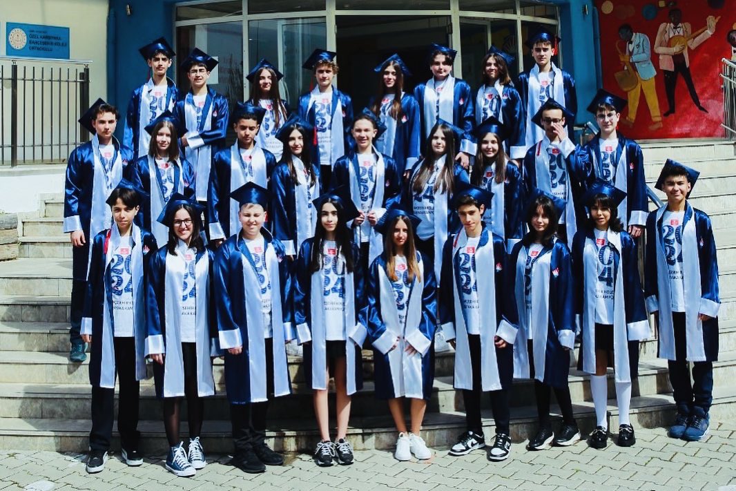 BKkarsiyaka's tweet photo. Yarın gerçekleşecek LGS’de 8.sınıf öğrencilerimize başarılar diler, göstermiş oldukları emek ve özverinin karşılığını almalarını temenni ederiz. Ayrıca bu süreçte bilgi,deneyim ve rehberlikleriyle öğrencilerimizin her zaman yanında olan değerli öğretmenlerimize teşekkür ederiz. https://t.co/6YXWa93odE
