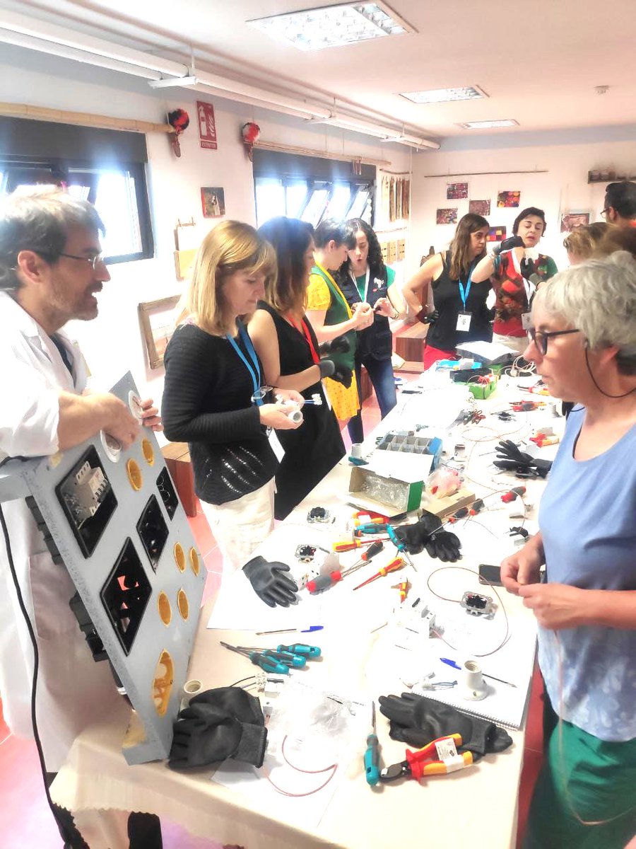 EvaFdezCabani's tweet image. Comenzamos #ICES con los talleres de
🍁Biomímesis, imitando la naturaleza
👕 Costura y reparación textil
🪒 Tus pequeñas reparaciones caseras

Innovaciones inspiradas en la naturaleza, sencillos montajes eléctricos caseros, alargar la vida de nuestras prendas ..
#IF_CMadrid