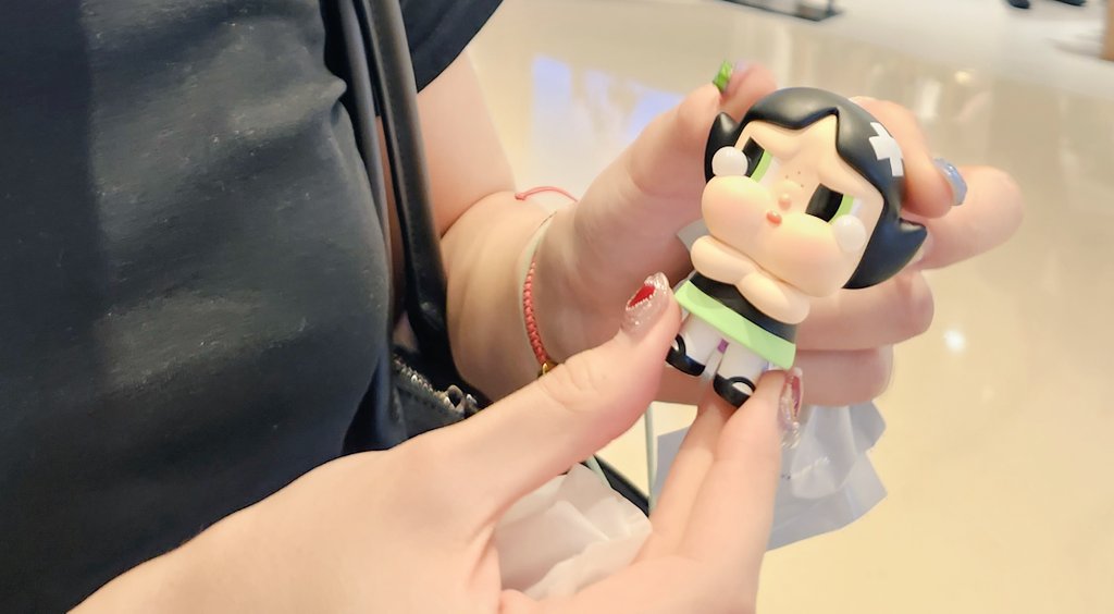 今天用新手运气帮某人抽到了她缺了很久的飞天小女警，被我装到了😤